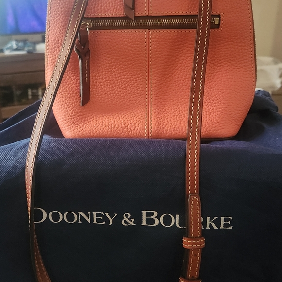 Peach Dooney & Bourke Pebble Grain Small Domed crossbody - Picture 3 of 4